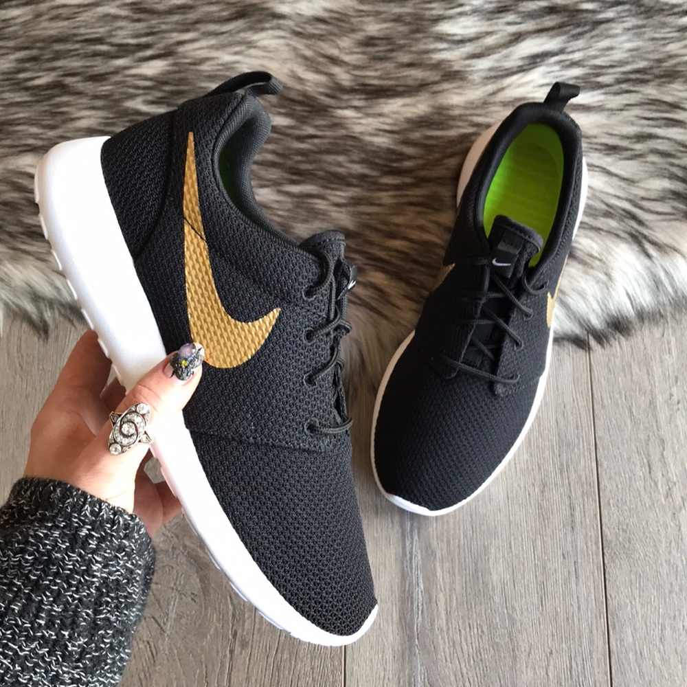 NWTNike ID Roshe One Black Gold! - Picture 5 of 8